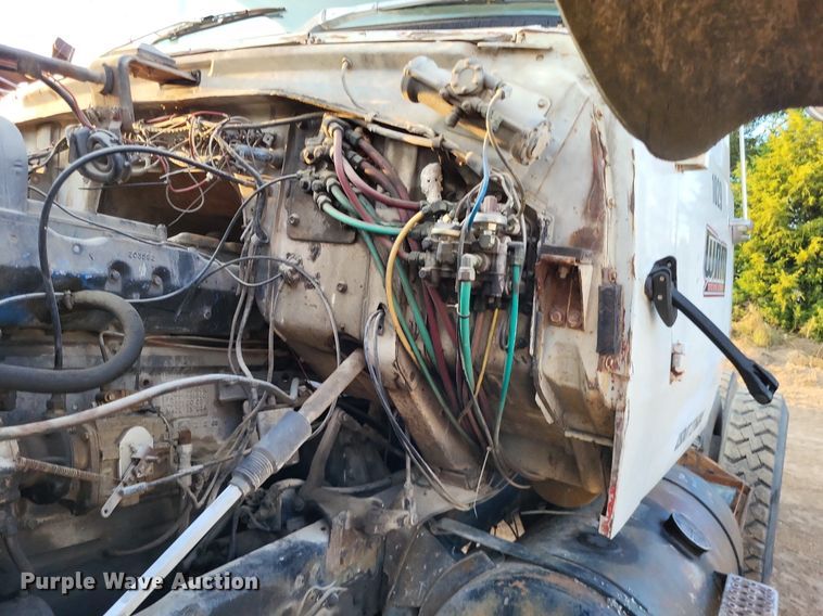 image for item DO4674 1972 Ford W9000 truck cab and chassis