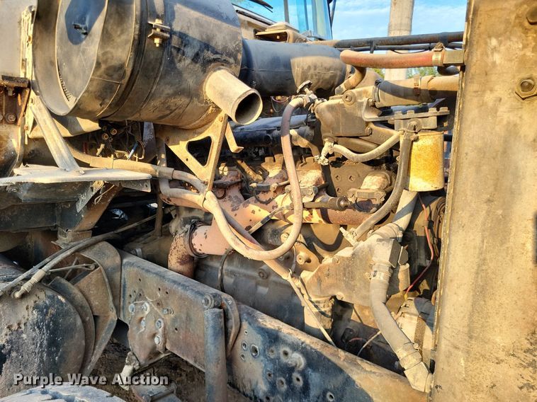 image for item DO4674 1972 Ford W9000 truck cab and chassis