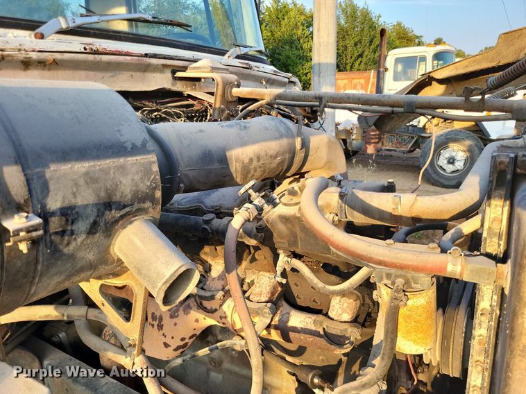 image for item DO4674 1972 Ford W9000 truck cab and chassis