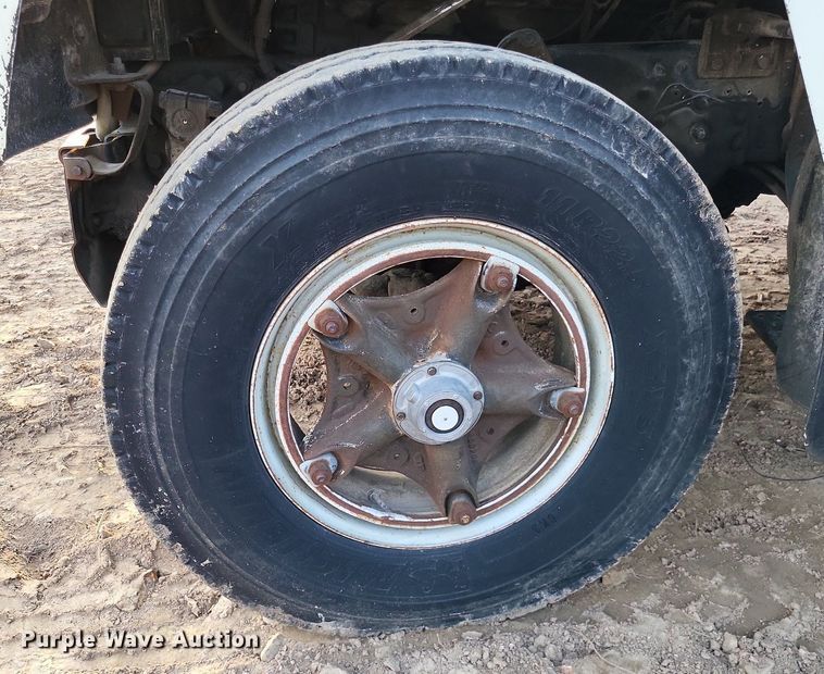 image for item DO4674 1972 Ford W9000 truck cab and chassis