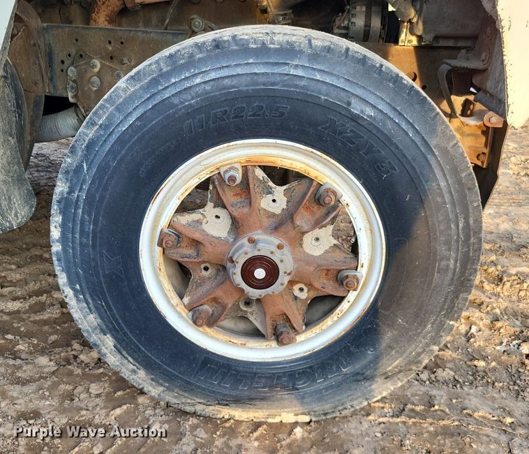 image for item DO4674 1972 Ford W9000 truck cab and chassis