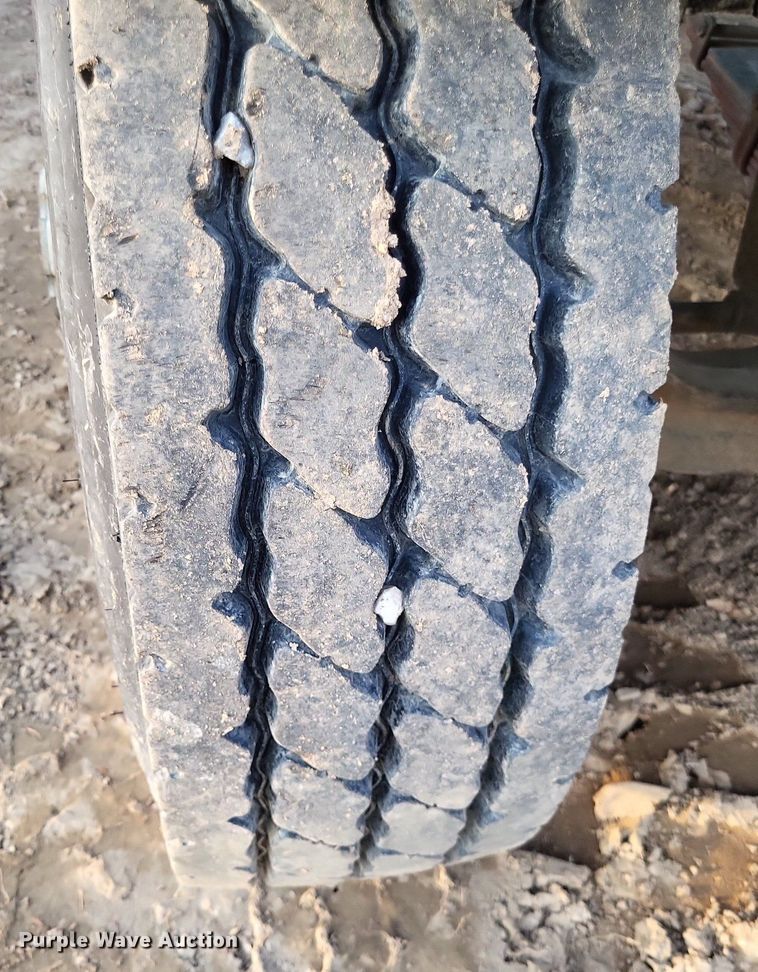 image for item DO4674 1972 Ford W9000 truck cab and chassis