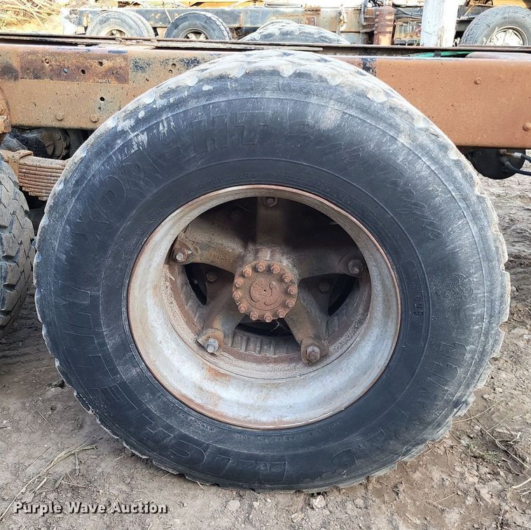 image for item DO4674 1972 Ford W9000 truck cab and chassis