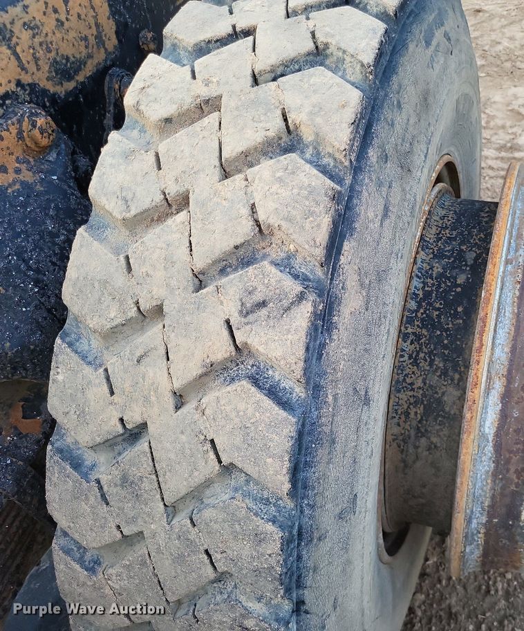 image for item DO4674 1972 Ford W9000 truck cab and chassis