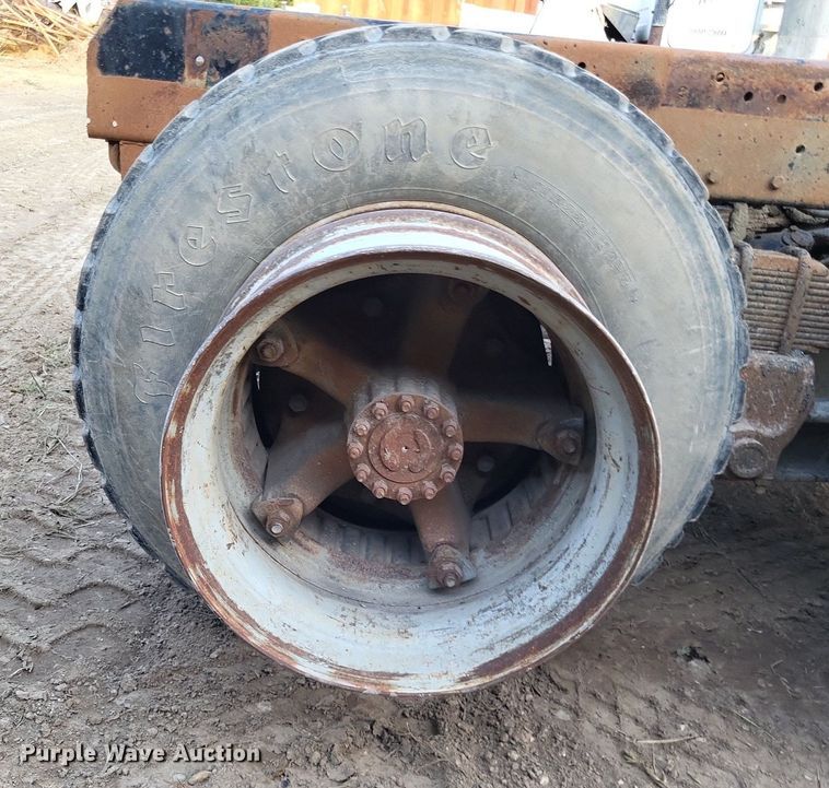 image for item DO4674 1972 Ford W9000 truck cab and chassis