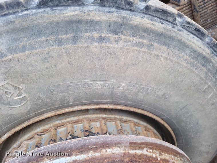 image for item DO4674 1972 Ford W9000 truck cab and chassis