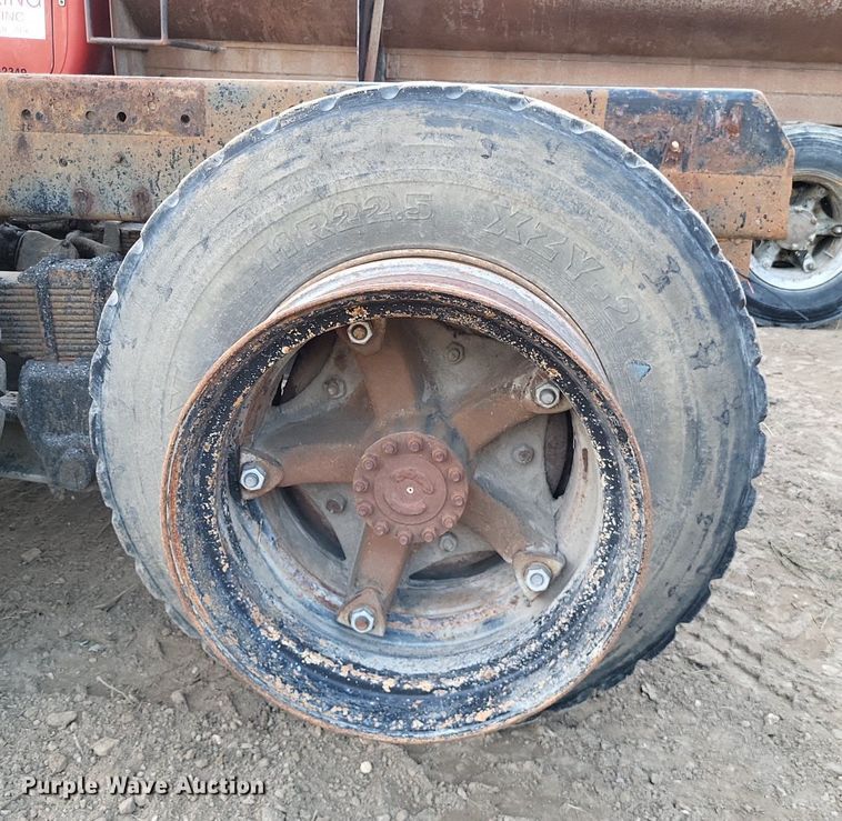 image for item DO4674 1972 Ford W9000 truck cab and chassis