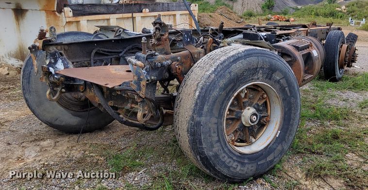 image for item DO4676 1994 Mack truck chassis