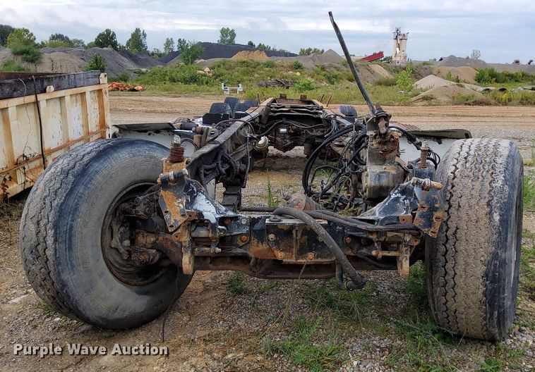 image for item DO4676 1994 Mack truck chassis