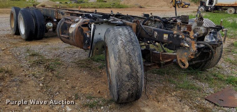 image for item DO4676 1994 Mack truck chassis