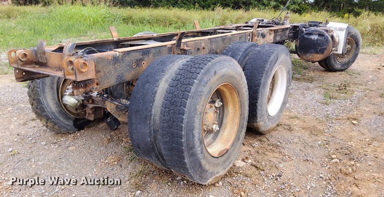 image for item DO4676 1994 Mack truck chassis