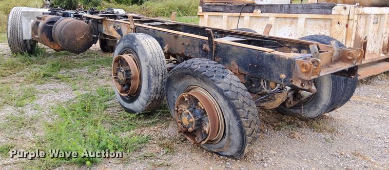 image for item DO4676 1994 Mack truck chassis