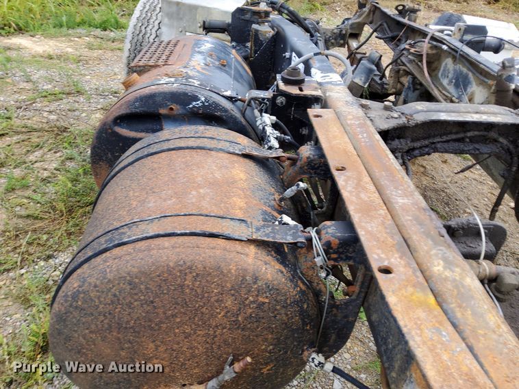 image for item DO4676 1994 Mack truck chassis