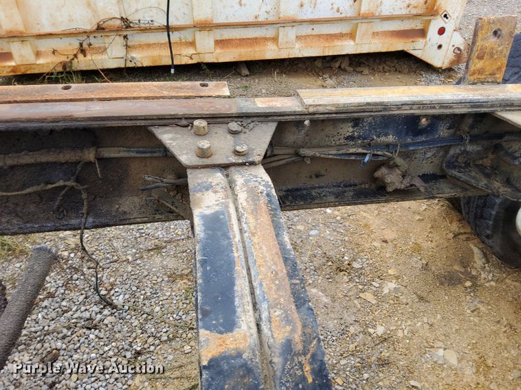 image for item DO4676 1994 Mack truck chassis