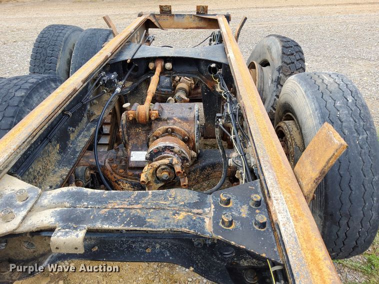 image for item DO4676 1994 Mack truck chassis