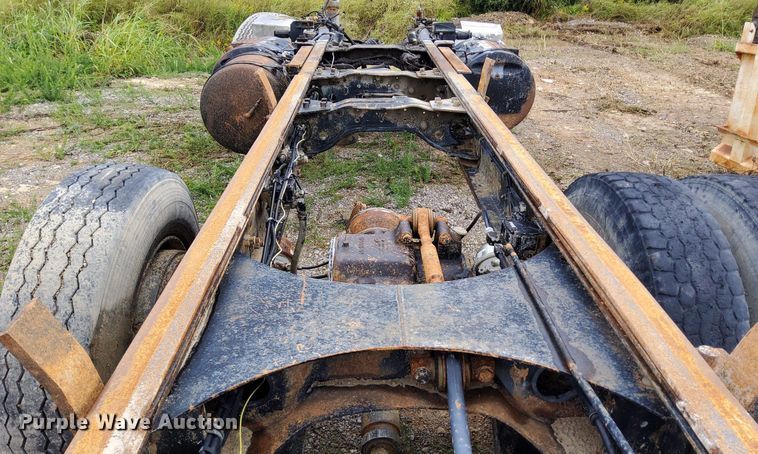 image for item DO4676 1994 Mack truck chassis