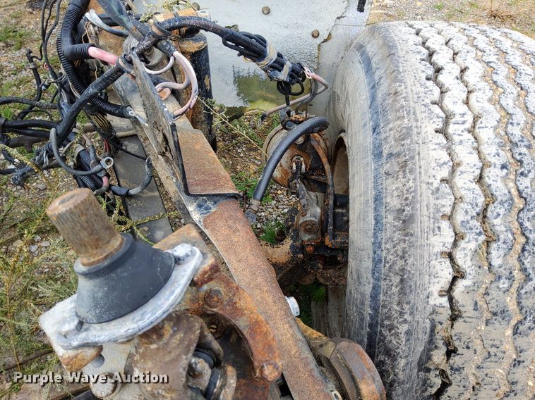 image for item DO4676 1994 Mack truck chassis