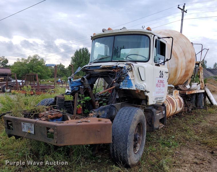 image for item DO4677 1985 Mack DM685S ready mix truck