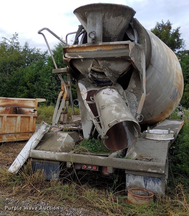 image for item DO4677 1985 Mack DM685S ready mix truck