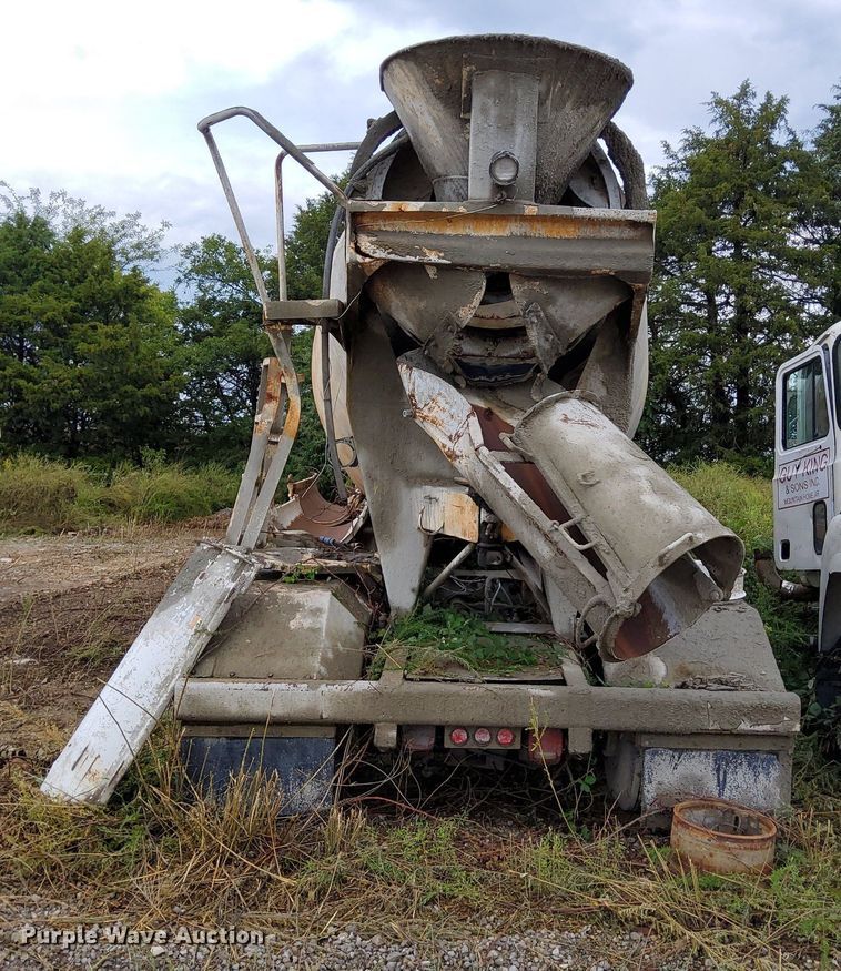 image for item DO4677 1985 Mack DM685S ready mix truck