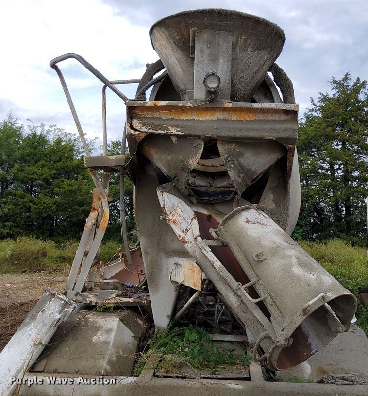 image for item DO4677 1985 Mack DM685S ready mix truck