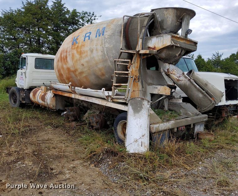 image for item DO4677 1985 Mack DM685S ready mix truck
