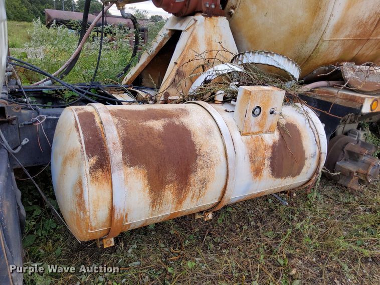 image for item DO4677 1985 Mack DM685S ready mix truck