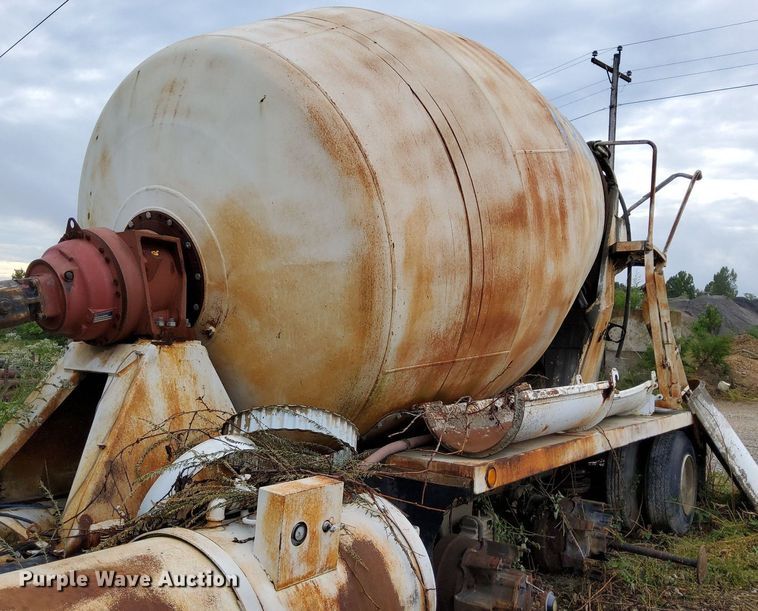 image for item DO4677 1985 Mack DM685S ready mix truck