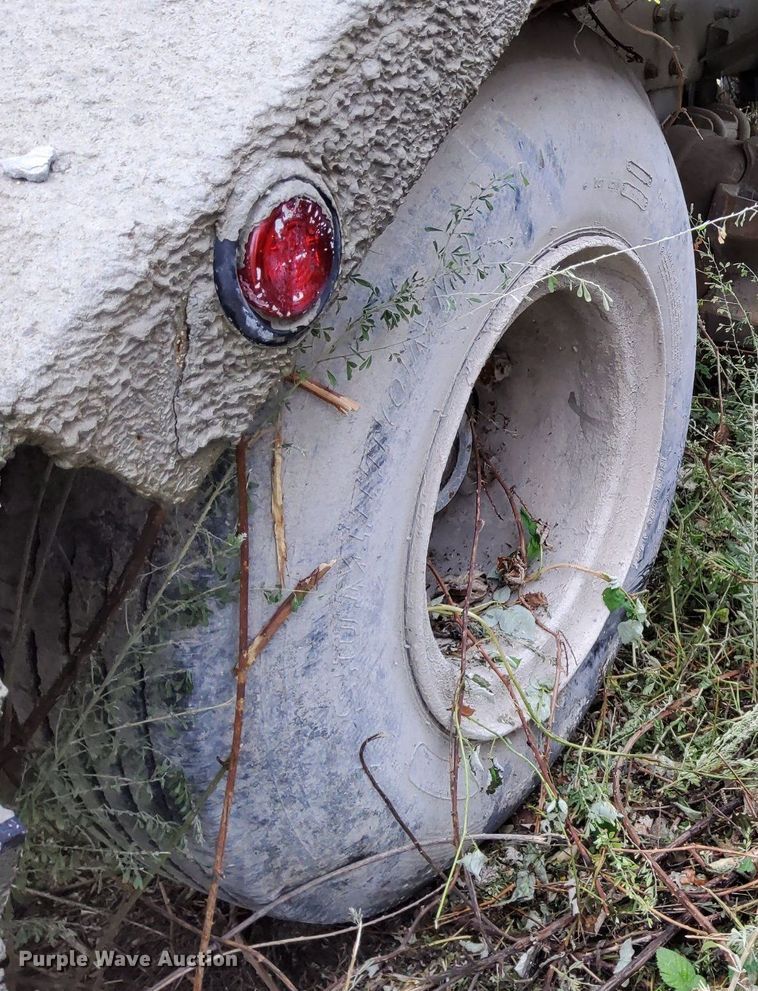 image for item DO4677 1985 Mack DM685S ready mix truck