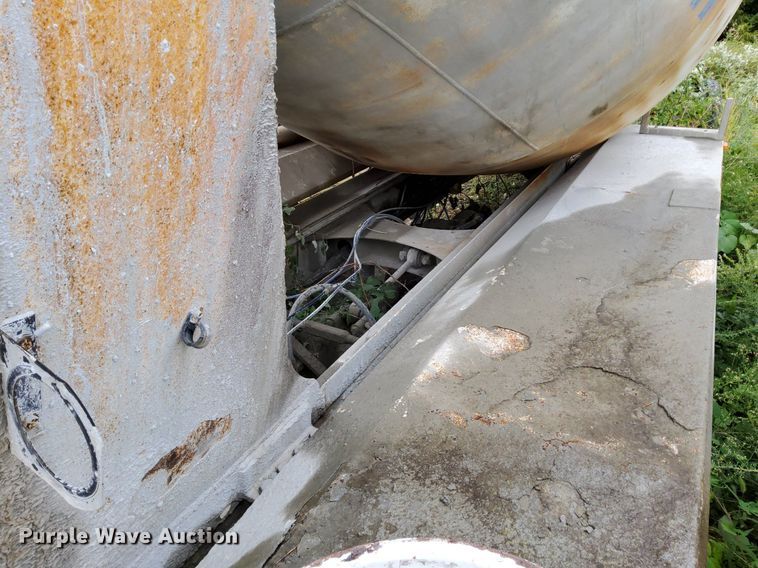 image for item DO4677 1985 Mack DM685S ready mix truck