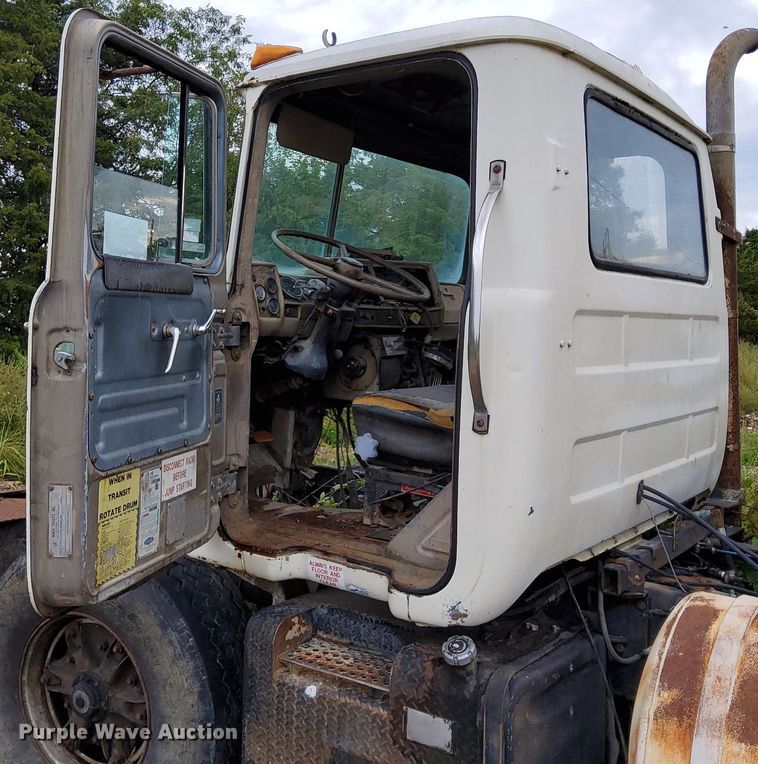 image for item DO4677 1985 Mack DM685S ready mix truck