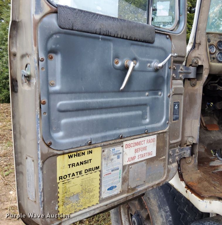 image for item DO4677 1985 Mack DM685S ready mix truck