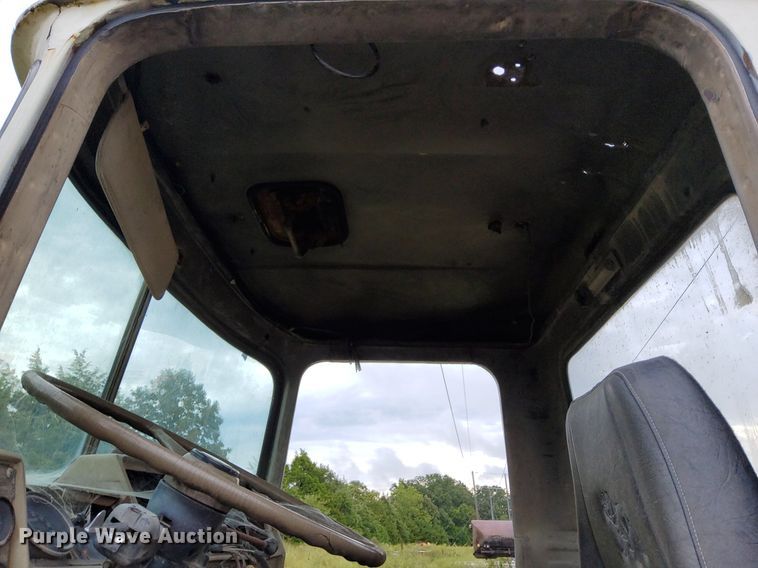 image for item DO4677 1985 Mack DM685S ready mix truck