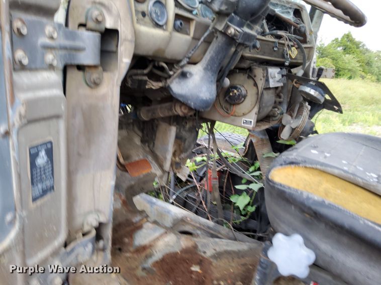 image for item DO4677 1985 Mack DM685S ready mix truck