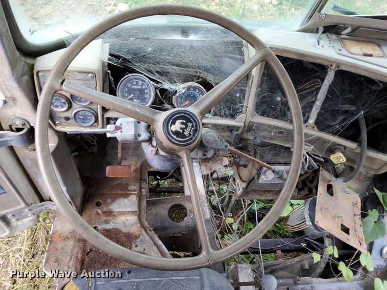 image for item DO4677 1985 Mack DM685S ready mix truck