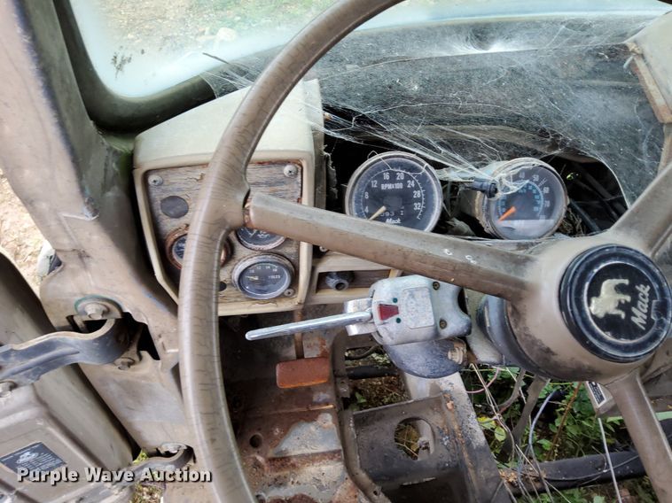 image for item DO4677 1985 Mack DM685S ready mix truck