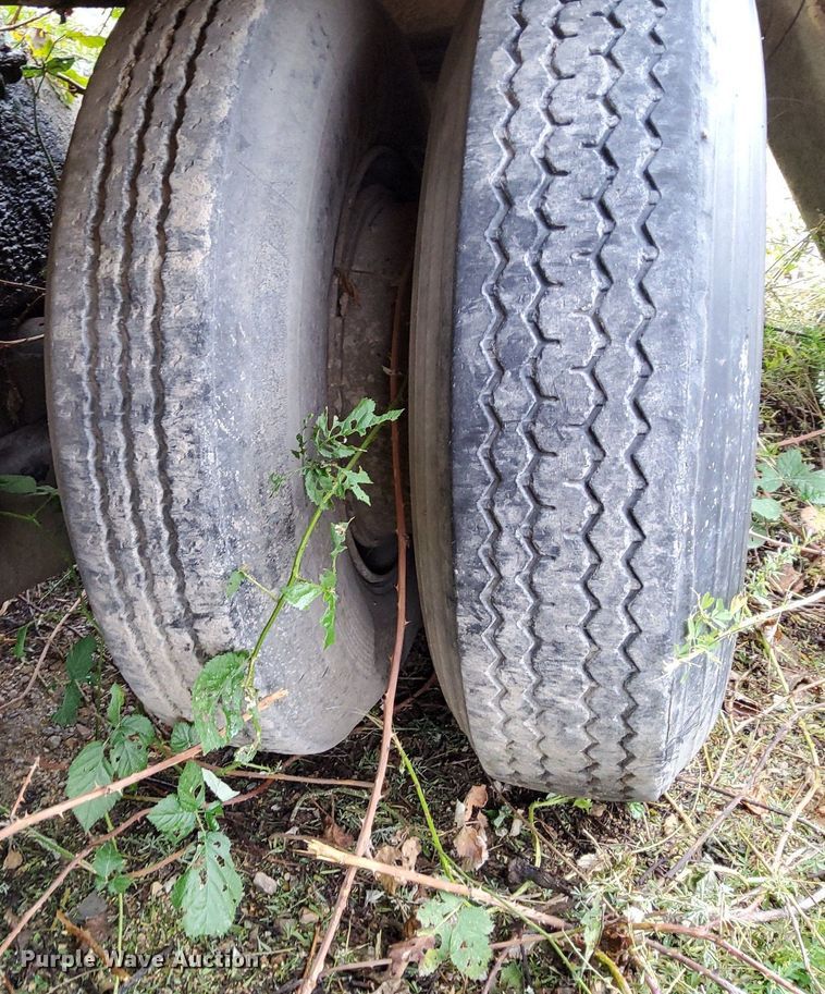 image for item DO4677 1985 Mack DM685S ready mix truck