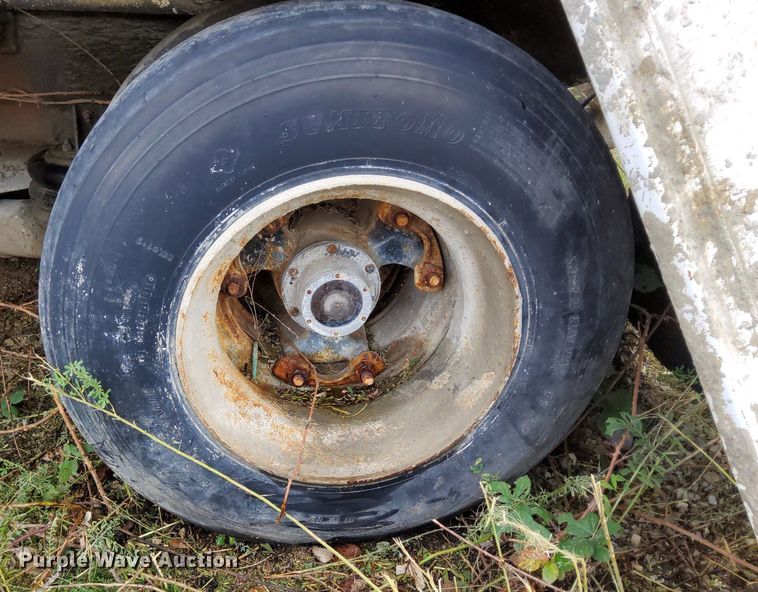 image for item DO4677 1985 Mack DM685S ready mix truck