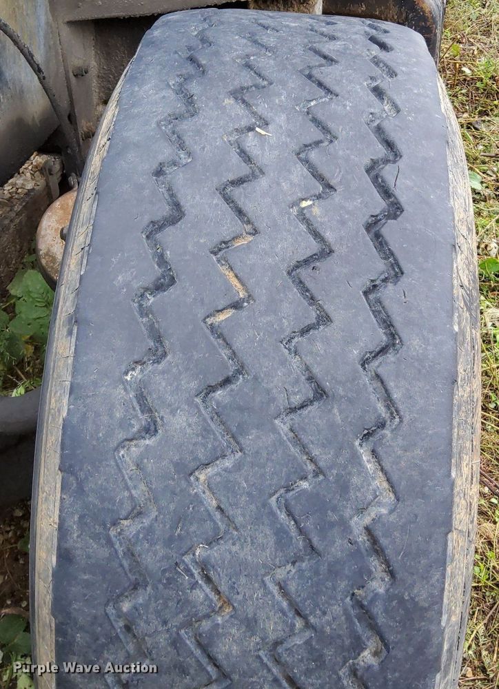 image for item DO4677 1985 Mack DM685S ready mix truck