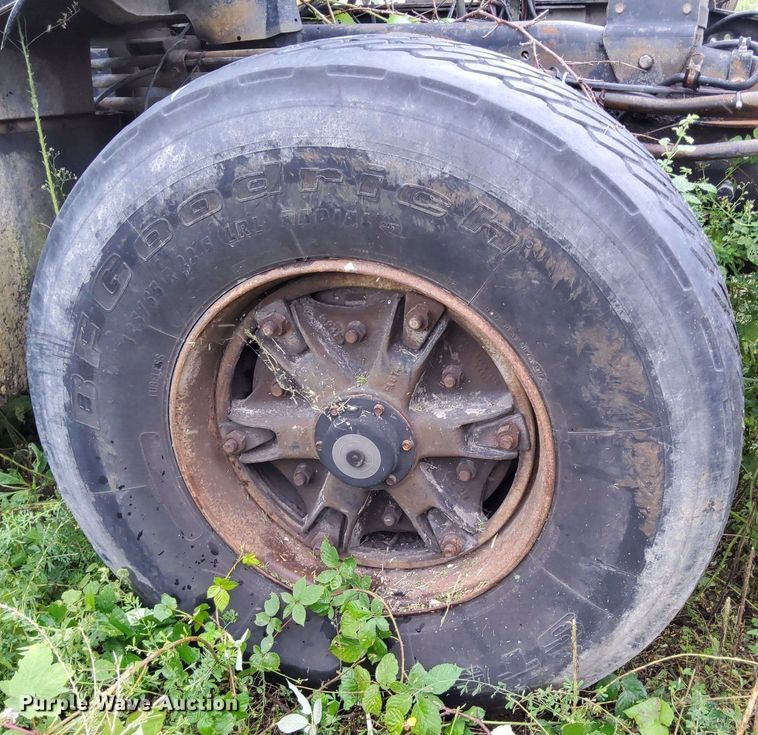 image for item DO4677 1985 Mack DM685S ready mix truck