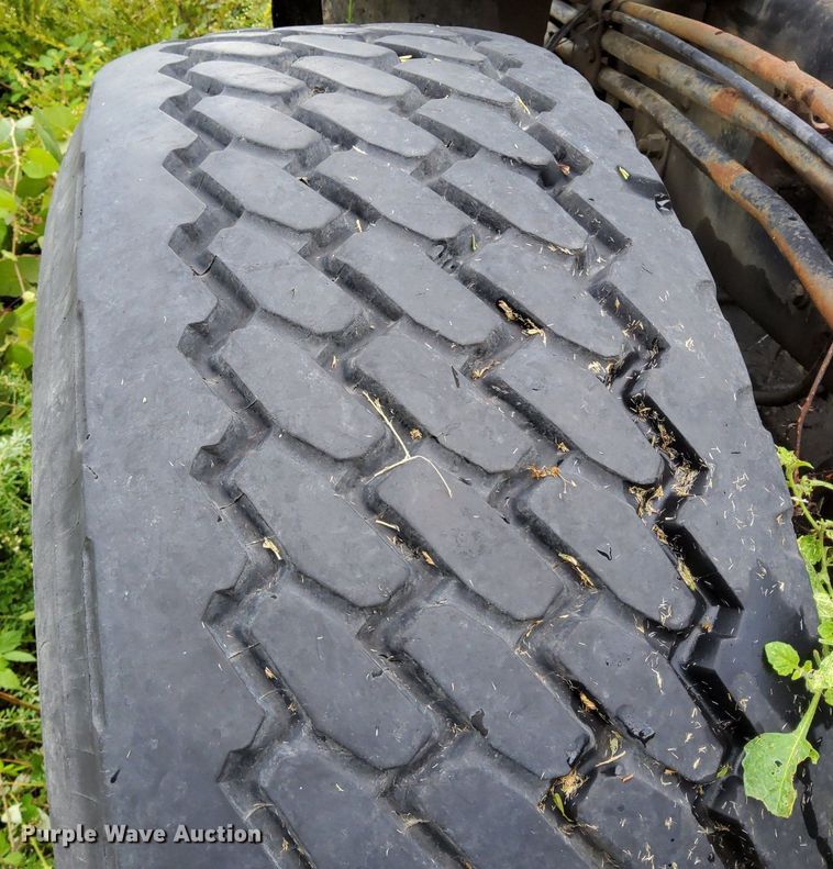 image for item DO4677 1985 Mack DM685S ready mix truck