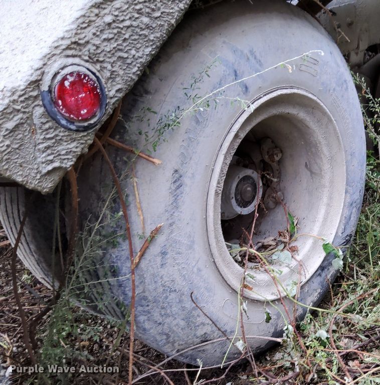 image for item DO4677 1985 Mack DM685S ready mix truck