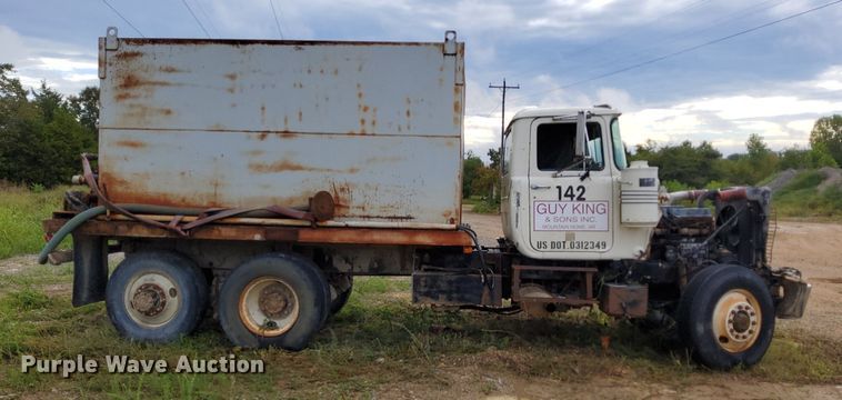 image for item DO4678 1990 Mack RD690S tank truck