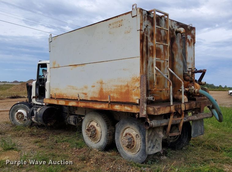image for item DO4678 1990 Mack RD690S tank truck