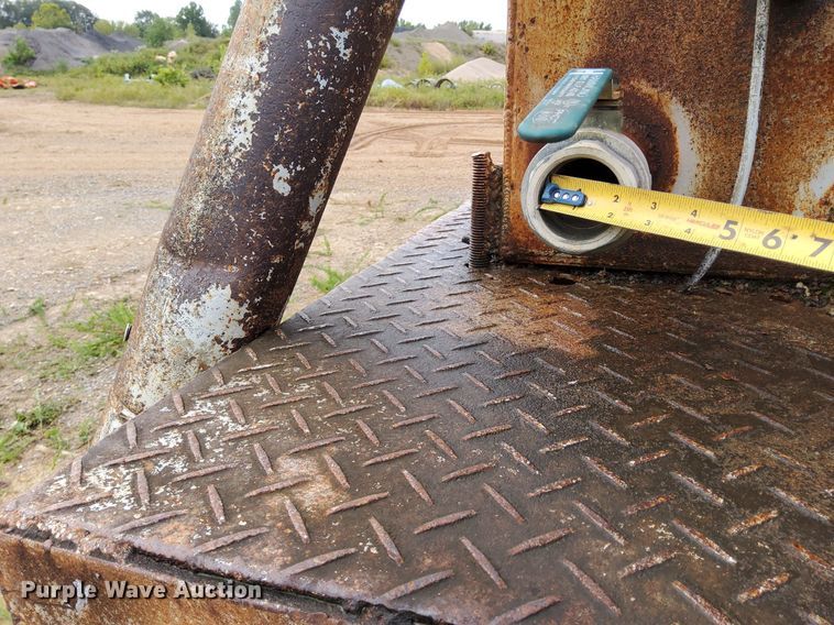 image for item DO4678 1990 Mack RD690S tank truck