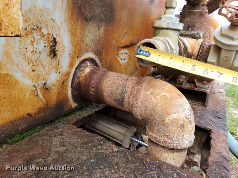 image for item DO4678 1990 Mack RD690S tank truck