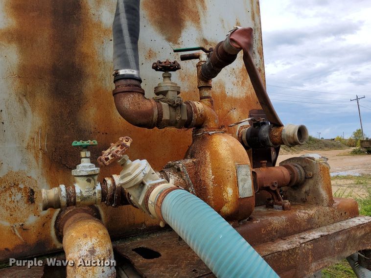 image for item DO4678 1990 Mack RD690S tank truck