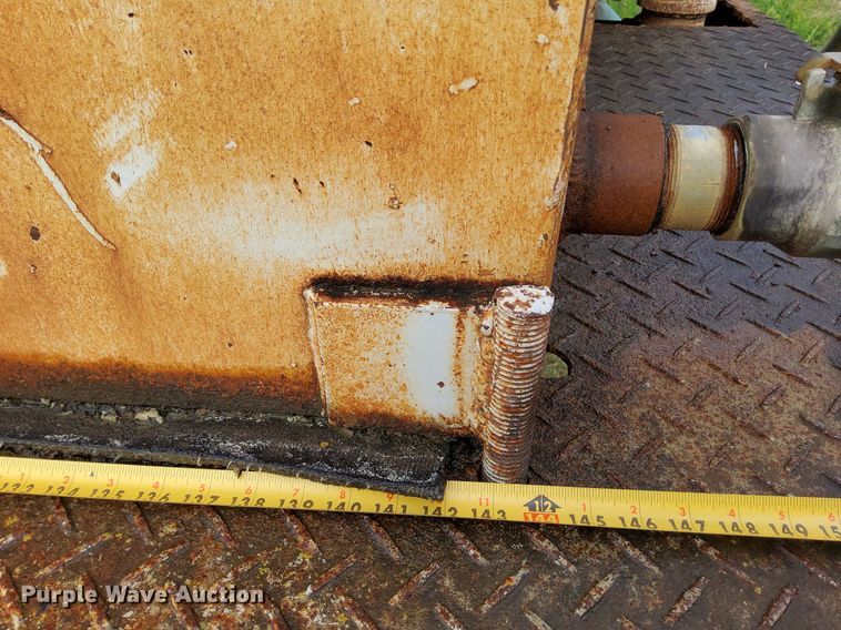 image for item DO4678 1990 Mack RD690S tank truck