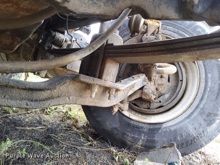 image for item DO4678 1990 Mack RD690S tank truck