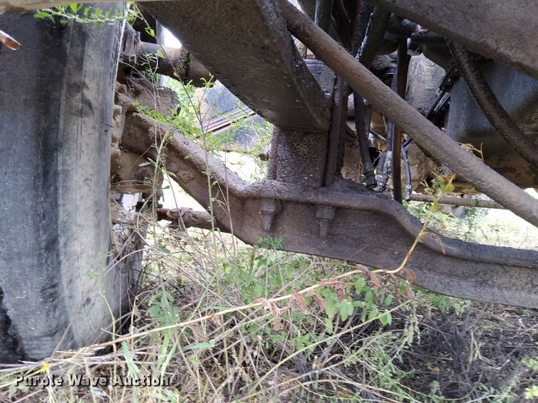 image for item DO4678 1990 Mack RD690S tank truck